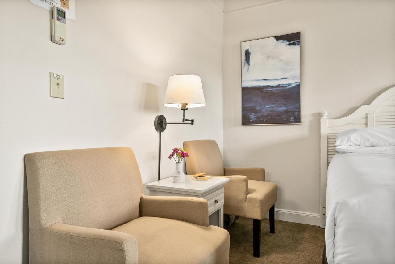 Saratoga Inn ラングリー エクステリア 写真