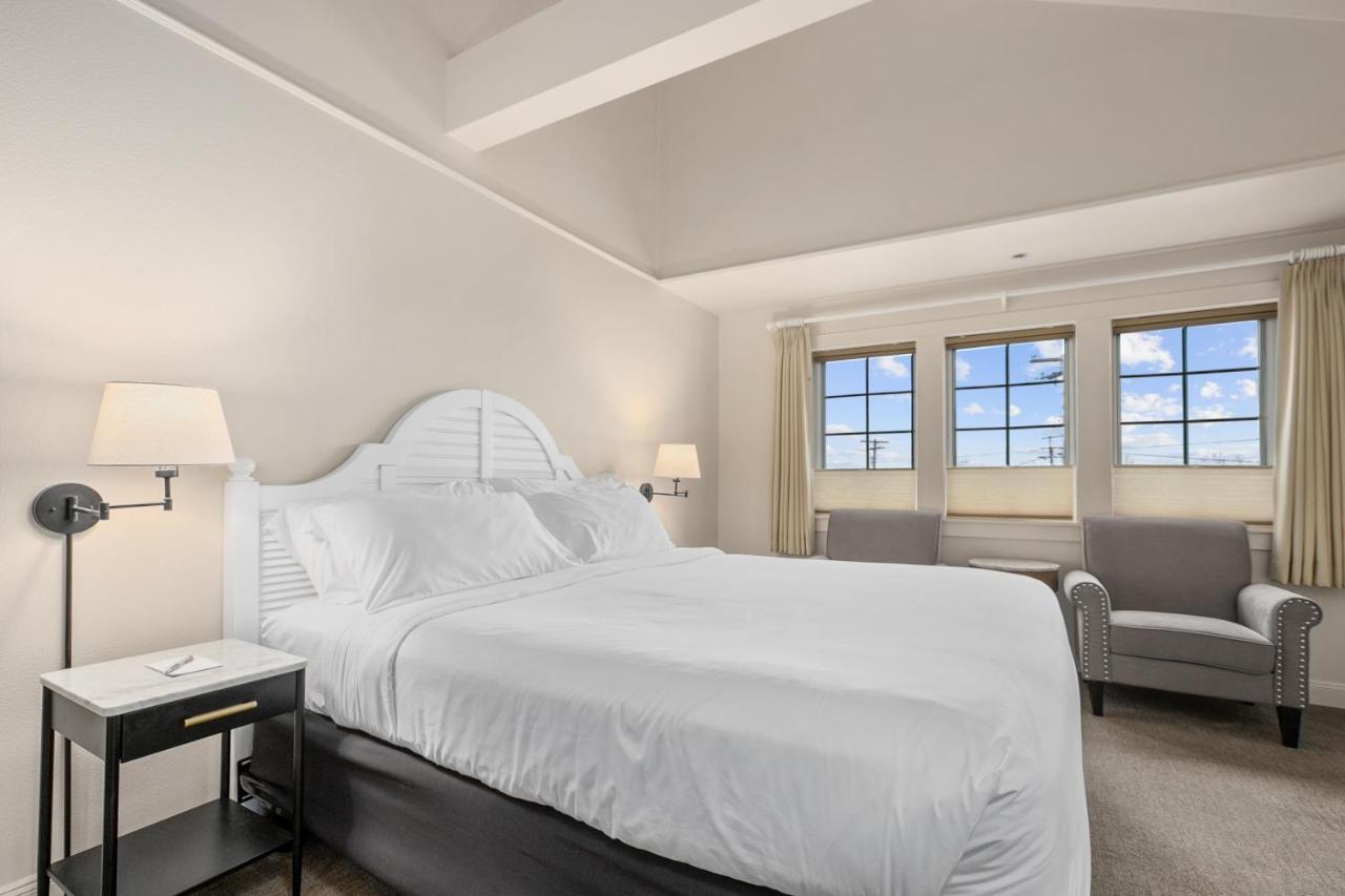 Saratoga Inn ラングリー エクステリア 写真