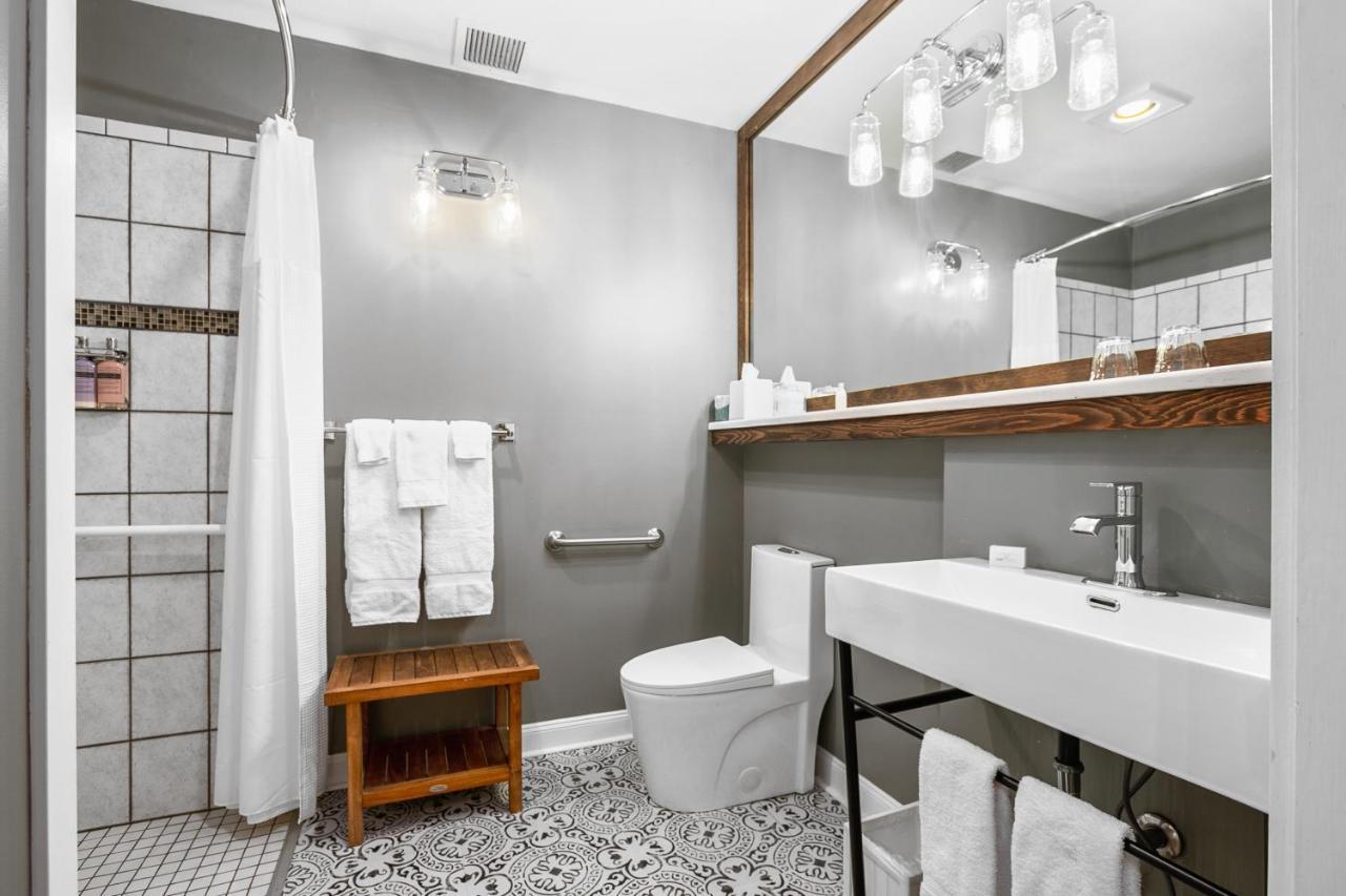 Saratoga Inn ラングリー エクステリア 写真